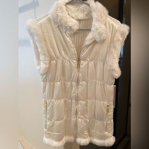 White, puffer vest with fur collar